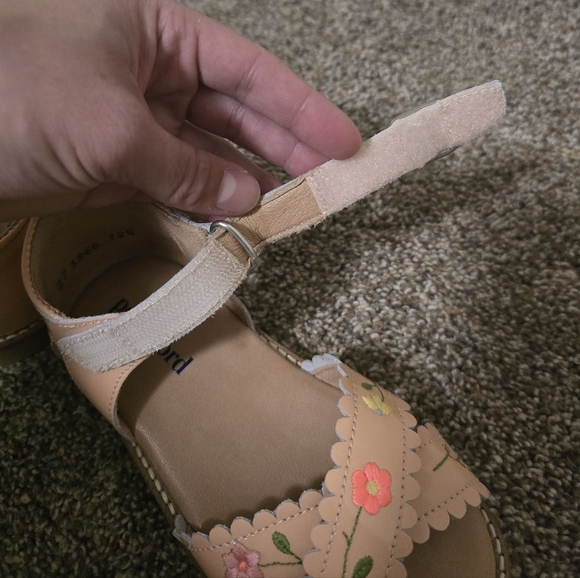 Petit Nord Flower Embroidered Cross-over Scratch Sandals - Uniqua Collection - Picture 4 of 6